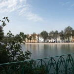 Il fiume Gilão e le case sul lungofiume di Tavira, in Algarve