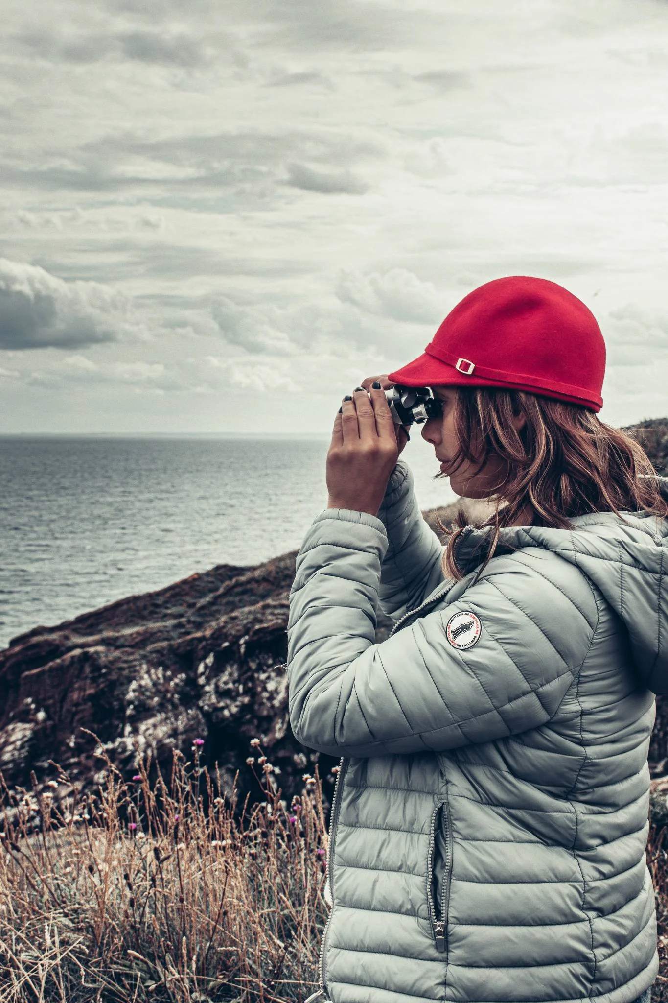 Caroline is observing the North Sea with binoculars from a cliff in Arbroath.