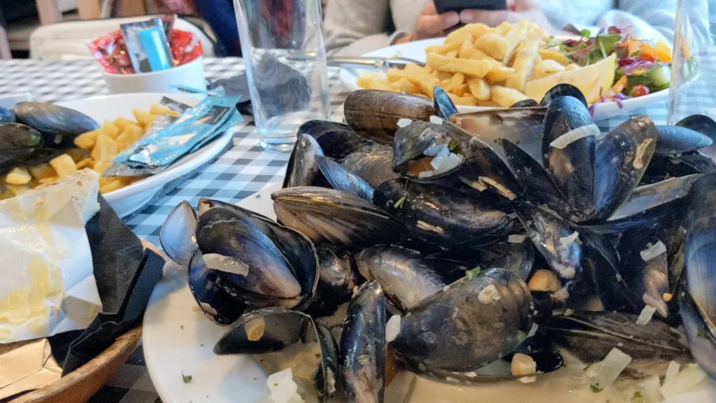 Mussels, fries, salad restaurant Lochinver