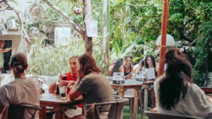 The Garden Bar and Grill, il giardino nascosto di Lagos dove si viene soprattutto per l’ombra