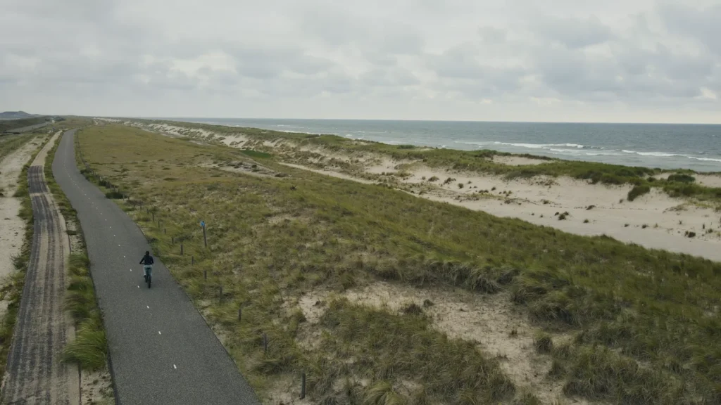Pista accanto alle dune del Mare del Nord prima della visita ad Alkmaar