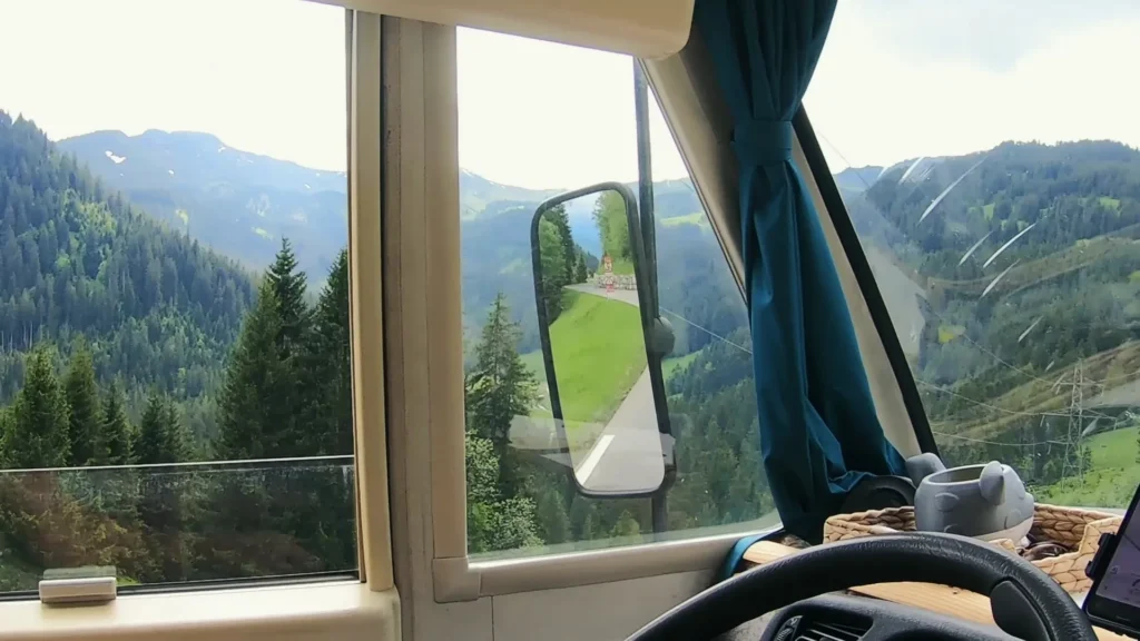 Strada, pascoli e rilievi dell’Entlebuch visti da Édouard