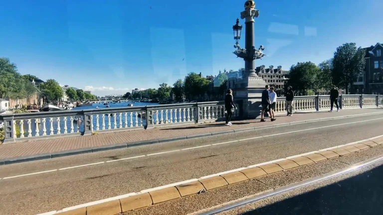 Amsterdam in camper: cinque giorni tra TwitchCon, bici e tavole condivise