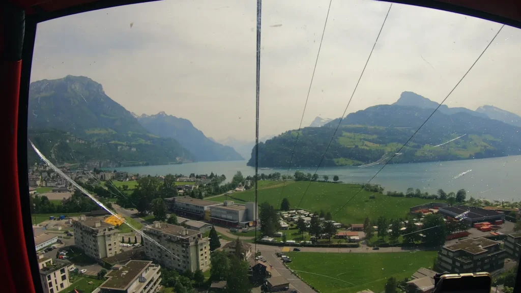 Lago dei Quattro Cantoni dalla funivia Brunnen–Urmiberg