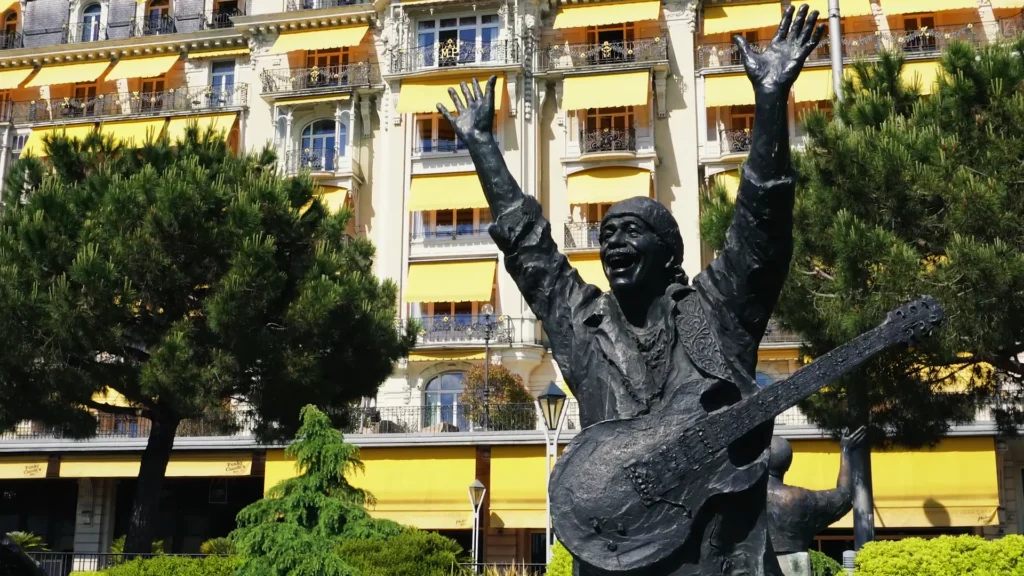 Scultura di Ray Charles nel giardino del Montreux Palace