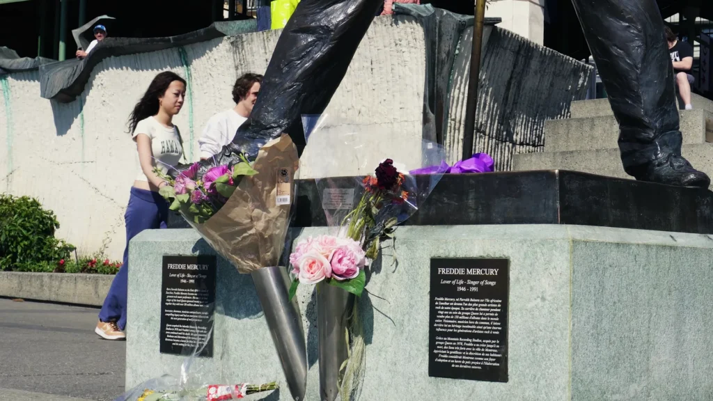 Statua di Freddie Mercury sul lungolago di Montreux
